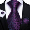 Mauvefarbene Krawatte mit Mustern
